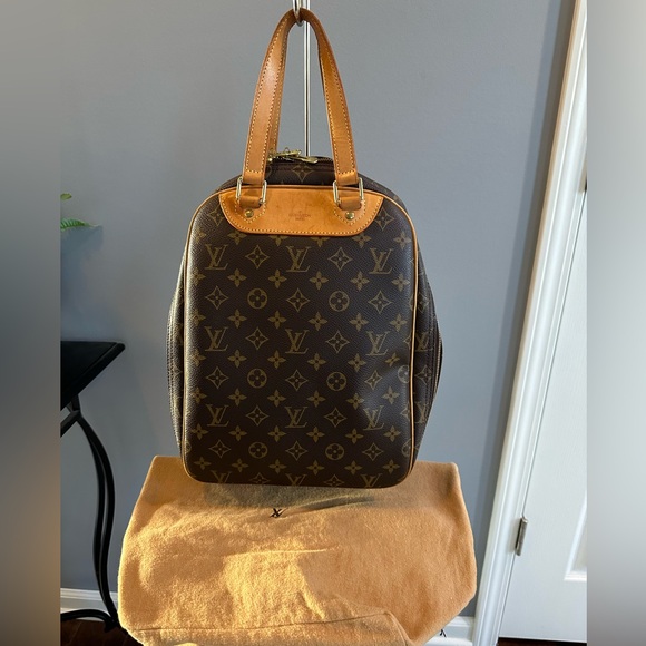 Louis Vuitton Monogram Excursion handbag with Dust Bag - Authentic EUC - Picture 1 of 15